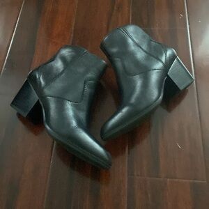 Aldo Women’s black leather boots size US-9 , UK-7